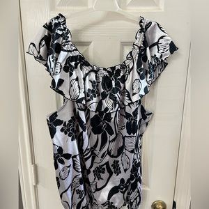 Cato Women’s black and white blouse shirt. Size 26/28W.